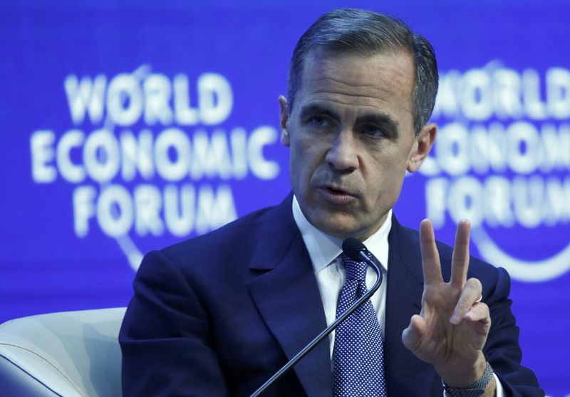 © Reuters. Carney, Governor of the Bank of England, gestures during the session 'The Global Economic Outlook' in the Swiss mountain resort of Davos