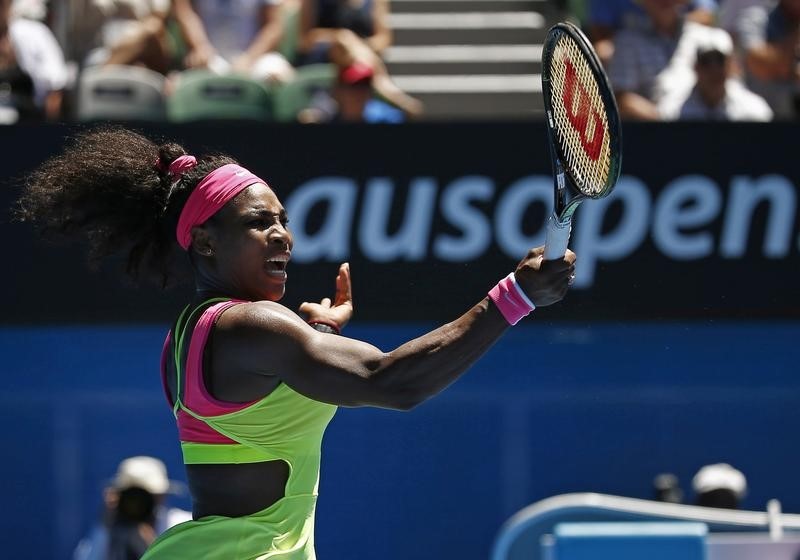 © Reuters. Las hermanas Williams encabezan el cuarteto femenino de EEUU en cuarta ronda en Australia