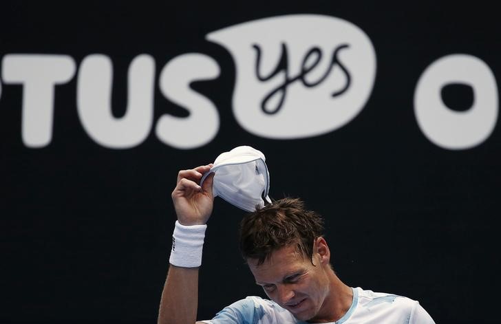 © Reuters. Berdych of Czech Republic reacts during his men's singles match against Tomic of Australia at the Australian Open 2015 tennis tournament in Melbourne