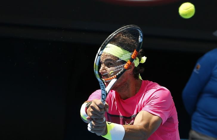 © Reuters. Nadal of Spain hits a return to Anderson of South Africa during their men's singles match at the Australian Open 2015 tennis tournament in Melbourne