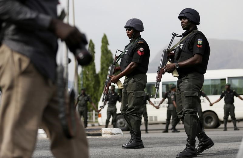 © Reuters. متشددون يشتبه أنهم من بوكو حرام يهاجمون مدينة بشمال نيجيريا