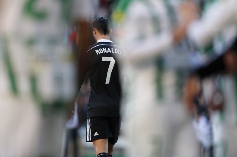 © Reuters. Real Madrid's Cristiano Ronaldo walks after receiving a red card during their Spanish first division soccer match against Cordoba at El Arcangel stadium in Cordoba