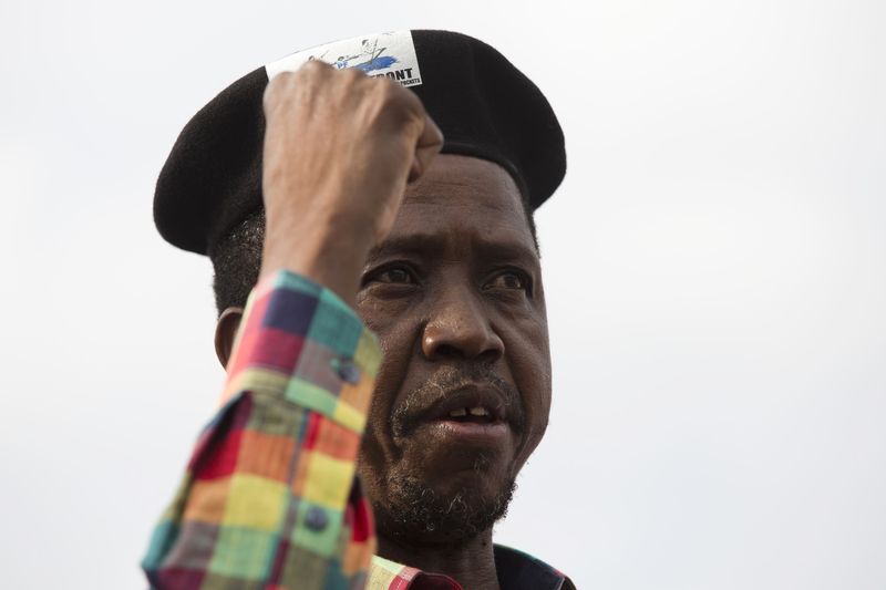 © Reuters. Patriotic Front (PF) Presidential candidate Lungu speaks at a rally in Lusaka