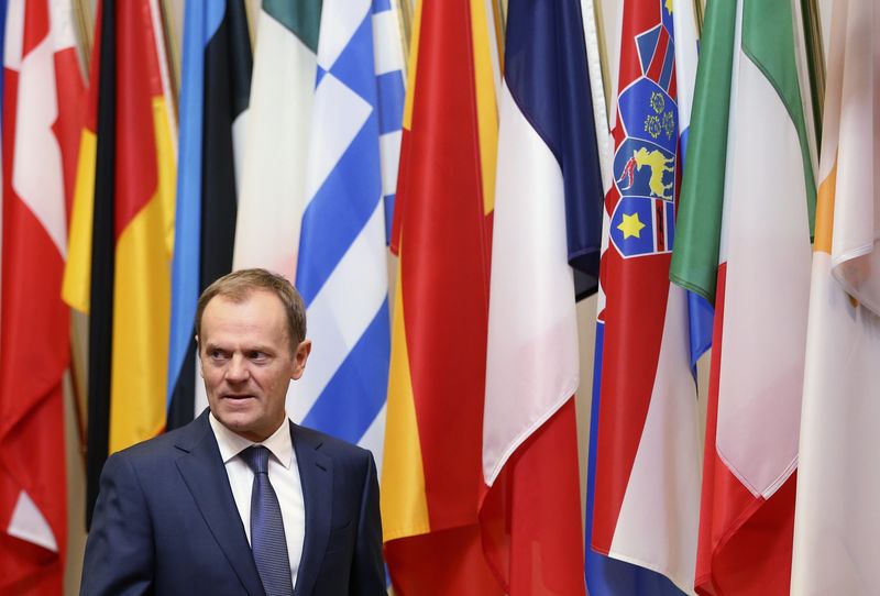 © Reuters. European Council President Donald Tusk waits for the arrival of Finnish President Sauli Niinisto in Brussels