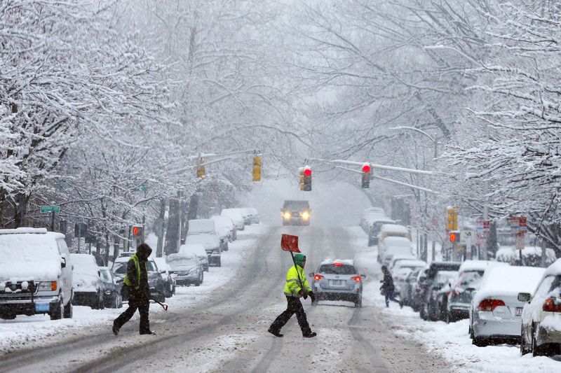 © Reuters. Calle en Cambridge, Massachusetts, durante una tormenta de nieve