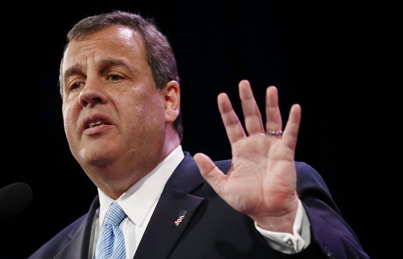 © Reuters. Governor of New Jersey Chris Christie speaks at the Freedom Summit in Des Moines