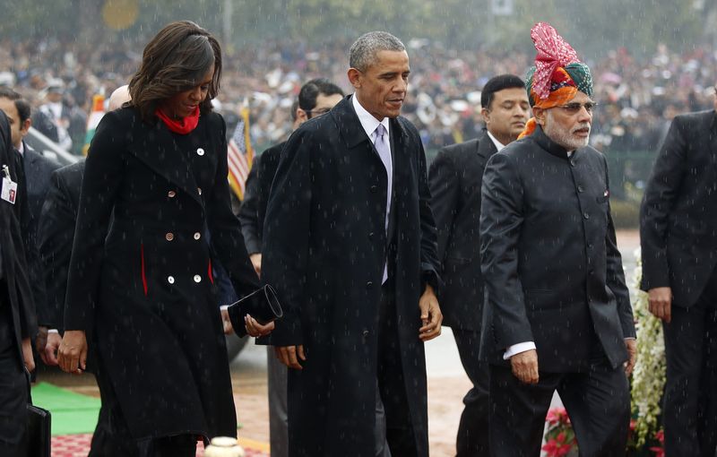 © Reuters. أوباما أول رئيس أمريكي يحضر العرض العسكري في يوم الجمهورية بالهند