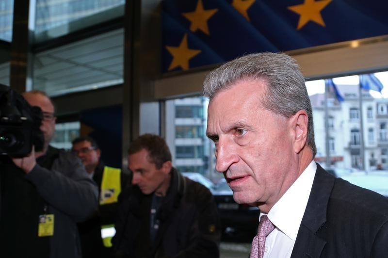 © Reuters. EU Energy Commissioner Oettinger talks to the media ahead of gas talks between the European Union, Russia and Ukraine in Brussels