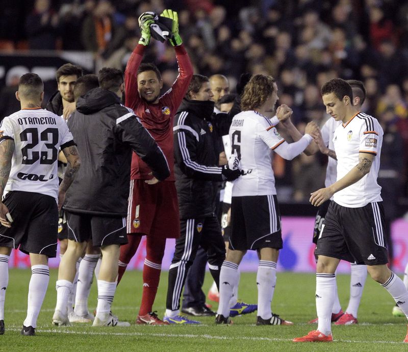 © Reuters. El Valencia se mete en puestos de Champions tras derrotar al Sevilla