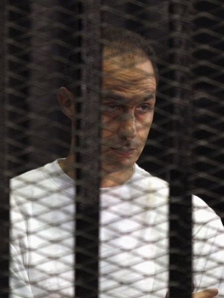 © Reuters. مسؤولون بالسجون المصرية: إخلاء سبيل ابني مبارك