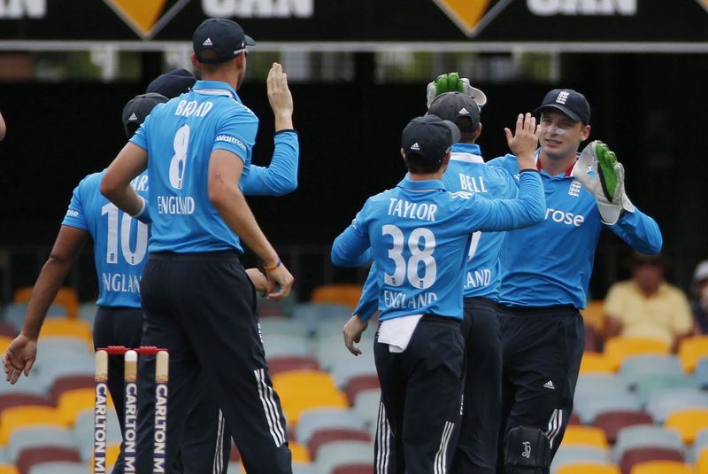 © Reuters. England's wicketkeeper Jos Buttler celebrates with teammates after he caught out India's batsman Shikhar Dhawan off the bowling of James Anderson during their One Day International (ODI) tri-series cricket match in Brisbane