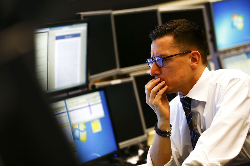 © Reuters. A stock exchange trader works at his screen  at the stock exchange in Frankfurt