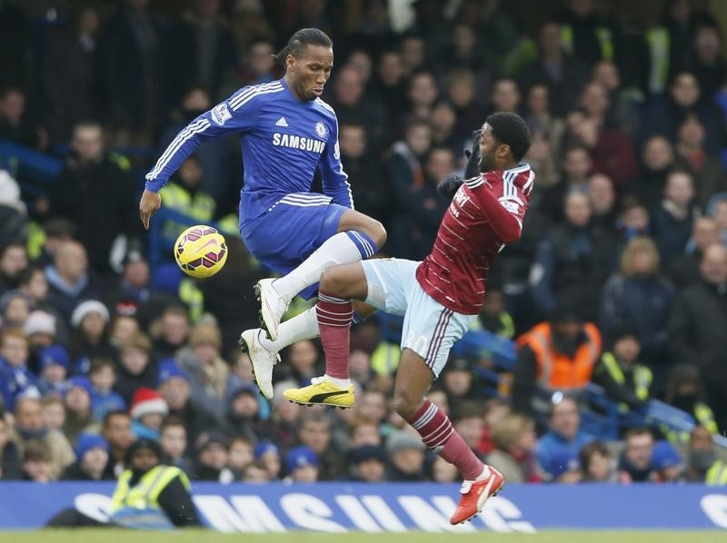 © Reuters. Chelsea's Didier Drogba challenges West Ham United's Alex Song during their English Premier League soccer match at Stamford Bridge in London