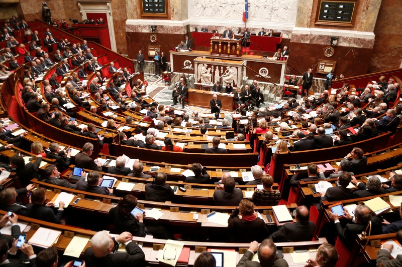 © Reuters. LE PS NE DISPOSE PLUS DE LA MAJORITÉ ABSOLUE À L'ASSEMBLÉE