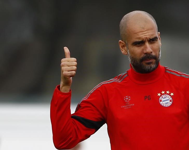 © Reuters. Técnico do Bayern de Munique, Pep Guardiola, durante treino da equipe em Munique