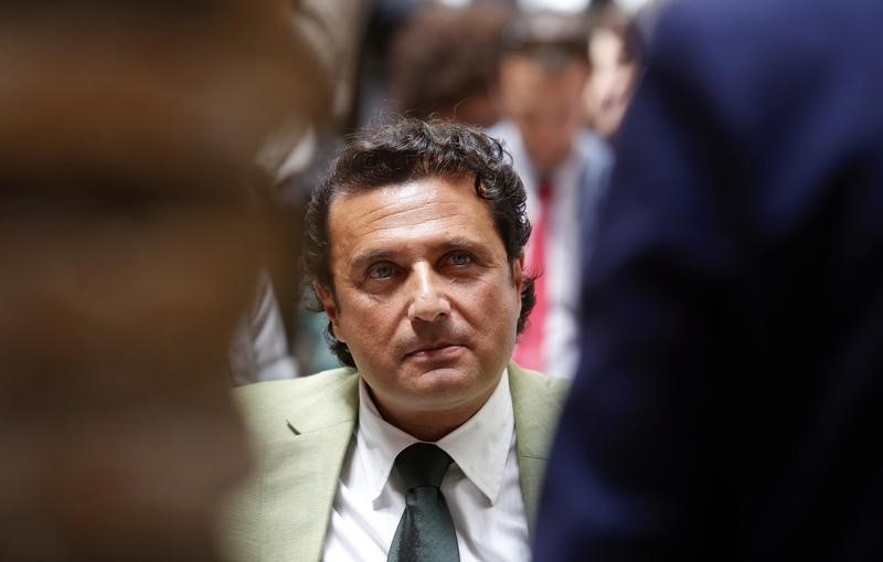 © Reuters. VINGT-SIX ANS DE PRISON REQUIS CONTRE LEX-COMMANDANT DU COSTA CONCORDIA