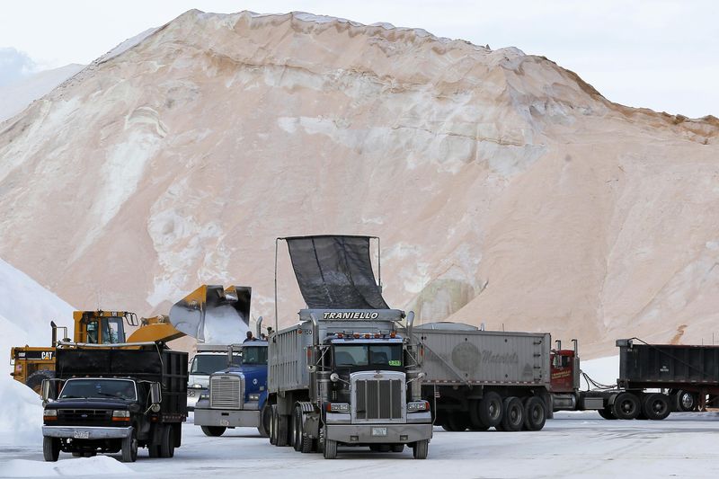 © Reuters. LA CÔTE EST DES ÉTATS-UNIS SE PRÉPARE À AFFRONTER DUNE TEMPÊTE DE NEIGE DUNE AMPLEUR SANS PRÉCÉDENT