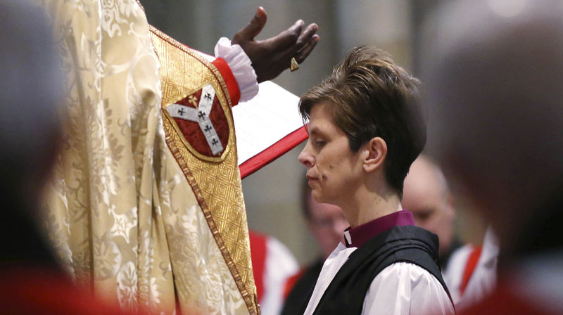 © Reuters. UNE FEMME CONSACRÉE ÉVÊQUE POUR LA PREMIÈRE FOIS PAR LÉGLISE ANGLICANE