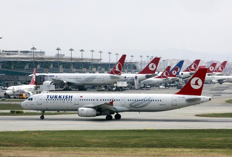 © Reuters. TURKISH AIRLINES POURRAIT COMMANDER AU MOINS 10 AIRBUS A380