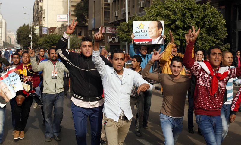 © Reuters. Egípcios realizam protesto no Cairo