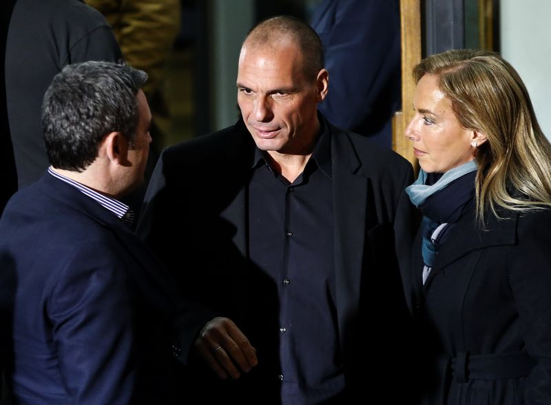 © Reuters. Greek economist Varoufakis is seen outside the Syriza party headquarters in Athens