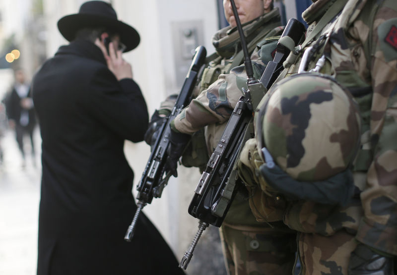 © Reuters. LE NOMBRE D'ACTES ANTISÉMITES A DOUBLÉ EN FRANCE EN 2014