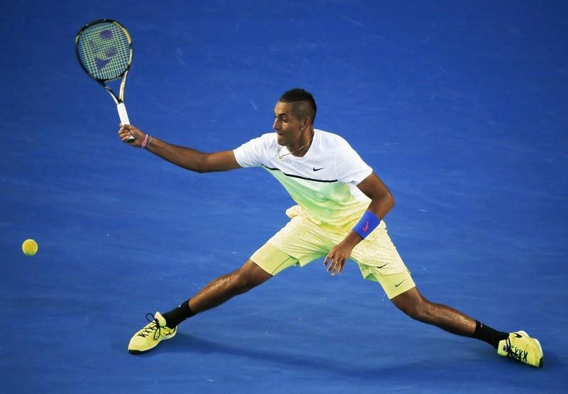 © Reuters. Nick Kyrgios of Australia stretches to hit a return against Andy Murray of Britain during their men's singles quarter-final match at the Australian Open 2015 tennis tournament in Melbourne 