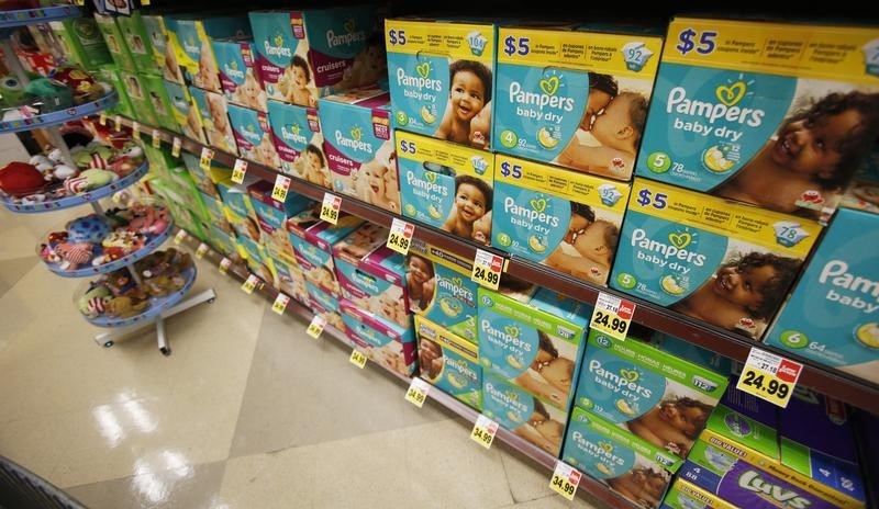 © Reuters. Pampers diapers, a product distributed by Procter & Gamble, is pictured on sale at a Ralphs grocery store in Pasadena
