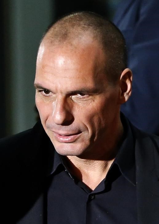 © Reuters. Varoufakis, novo ministro das Finanças grego, na sede do partido Syriza, em Atenas