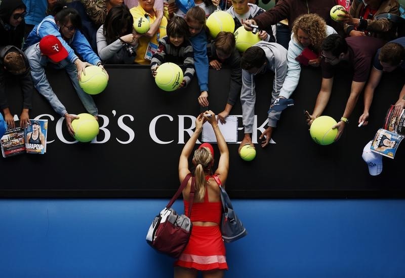 © Reuters. Sharapova avanza a semifinaless en Australia y se enfrentará a Makarova