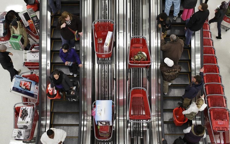 © Reuters. Shoppers ride an escalator at a Target Store in Chicago