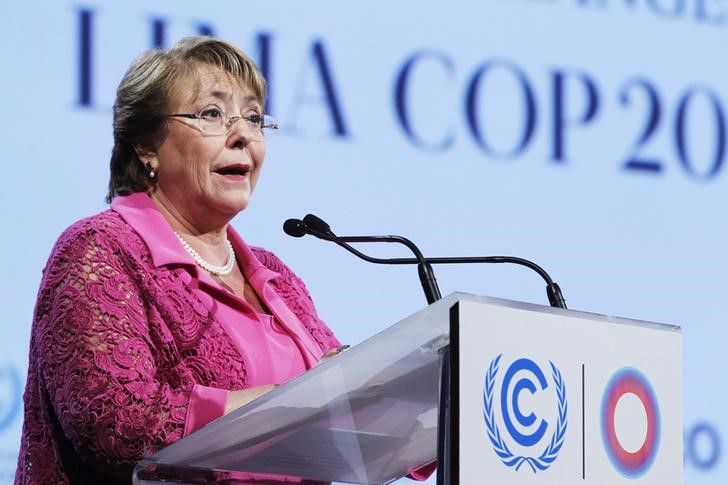 © Reuters. Chile's President Bachelet delivers a speech during the High Level Segment of the U.N. Climate Change Conference COP 20 in Lima