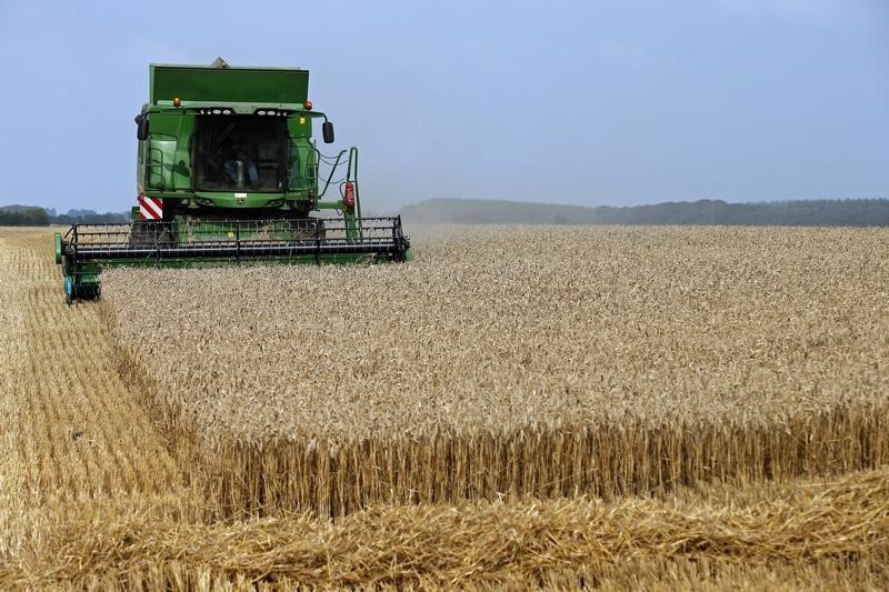 © Reuters. PARIS NE SERA PAS REMBOURSÉ DE TOUTES SES SUBVENTIONS AGRICOLES