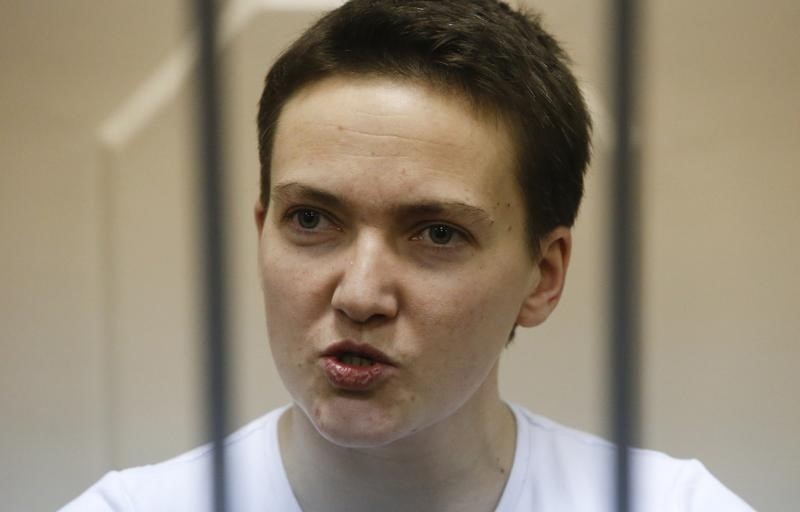 © Reuters. Ukrainian army pilot Nadezhda (Nadia) Savchenko attends a court hearing in Moscow