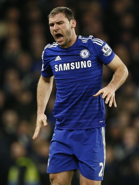 © Reuters. Chelsea's Ivanovic reacts after a challenge during their English League Cup semi-final second leg soccer match against Liverpool in London