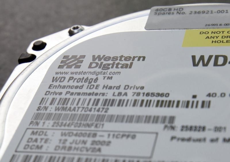 © Reuters. Picture illustration shows a Western Digital Corp's hard drive at an electric appliance store in Tokyo