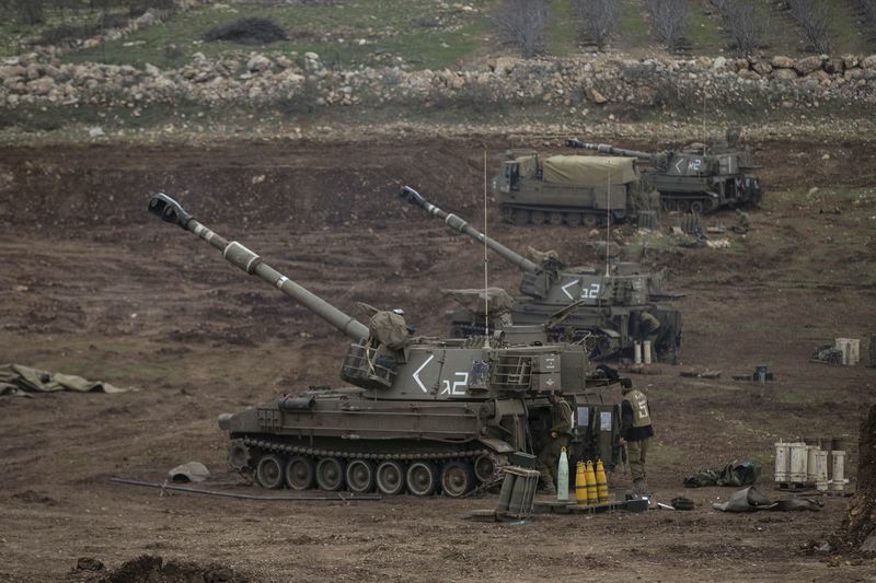 © Reuters. الجيش الإسرائيلي يعلن أن طائراته ضربت موقعين للجيش السوري