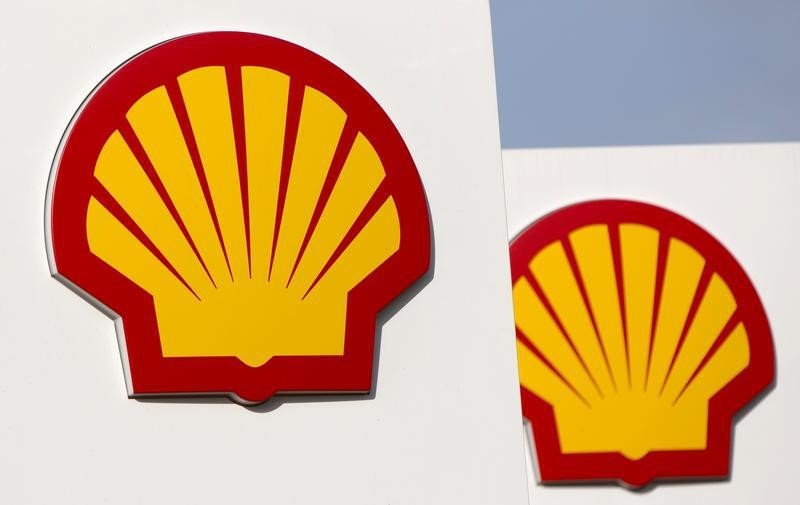 © Reuters. Logos for Shell are seen on a garage forecourt in central London