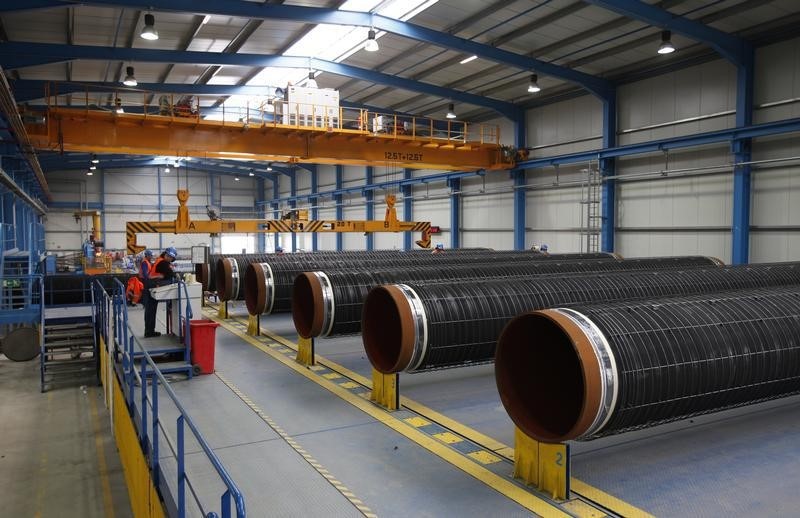 © Reuters. Трубы для газопровода Nord Stream на заводе на острове Рюген в Балтийском море