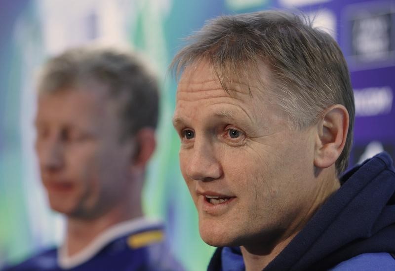 © Reuters. Schmidt  speaks during news conference ahead of the Heineken Cup match against Ulster in London