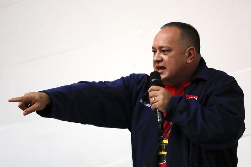 © Reuters. National Assembly President Cabello delivers a speech during a session in Caracas