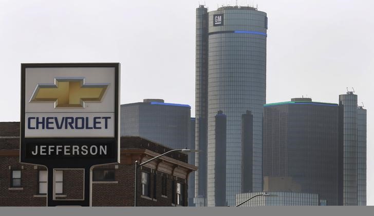 © Reuters. The sign to a Chevrolet automobile dealership is seen down the street from  General Motors World Headquarters on Jefferson Avenue in Detroit