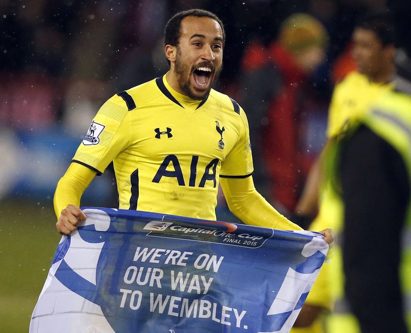 © Reuters. Andros Townsend, do Tottenham, comemora classificação da equipe para a final da Copa da Liga Inglesa