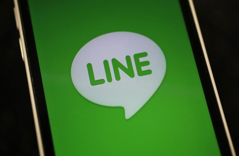 © Reuters. The logo of free messaging app Line is pictured on a smartphone in this photo illustration taken in Tokyo
