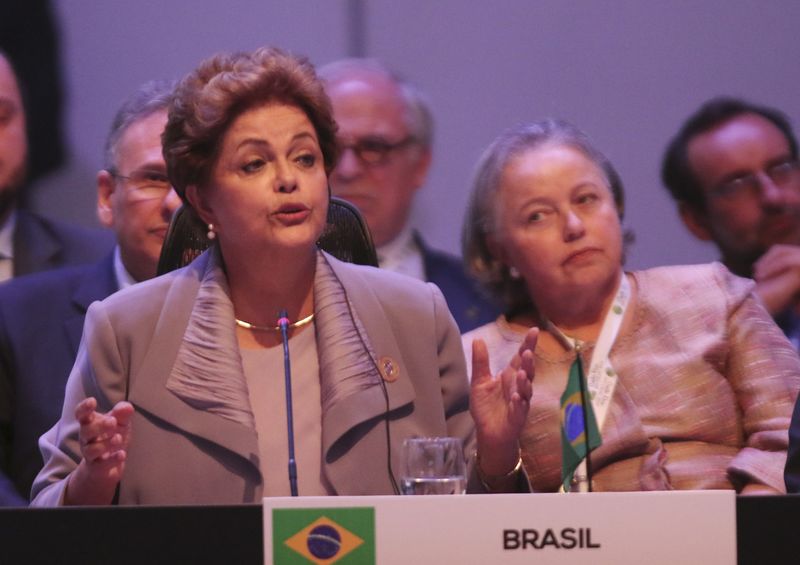 © Reuters. Presidente Dilma Rousseff discursa na cúpula da Celac na Costa Rica