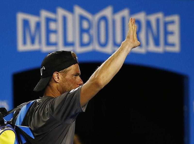 © Reuters. Lleyton Hewitt of Australia waves to the crowd after losing to Benjamin Becker of Germany in their men's singles second round match at the Australian Open 2015 tennis tournament in Melbourne