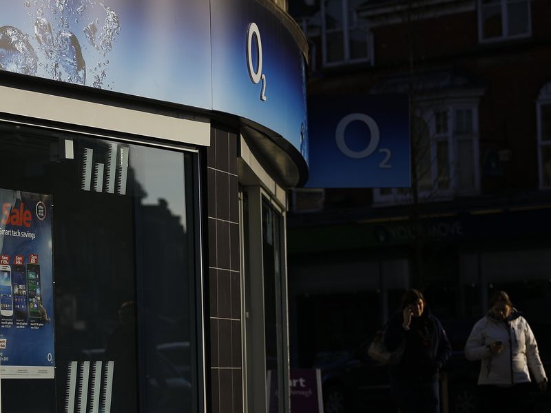 © Reuters. Sky entra en el mercado móvil británico de la mano de Telefónica