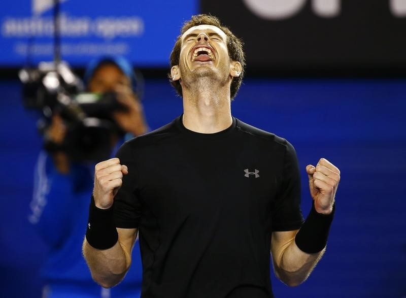 © Reuters. Murray of Britain celebrates defeating Berdych of Czech Republic in their men's singles semi-final match at the Australian Open 2015 tennis tournament in Melbourne