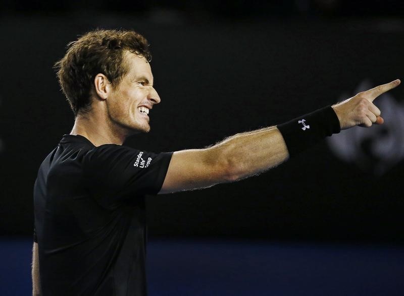 © Reuters. Murray of Britain celebrates defeating Berdych of Czech Republic in their men's singles semi-final match at the Australian Open 2015 tennis tournament in Melbourne