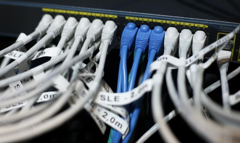 © Reuters. General view of WAN cabling at the IBM booth at the CeBIT trade fair in Hanover 